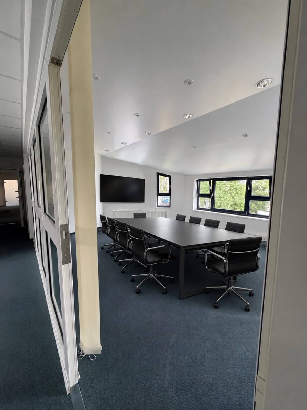 Konferenzraum Wedemark – Blick durch die Glastür
